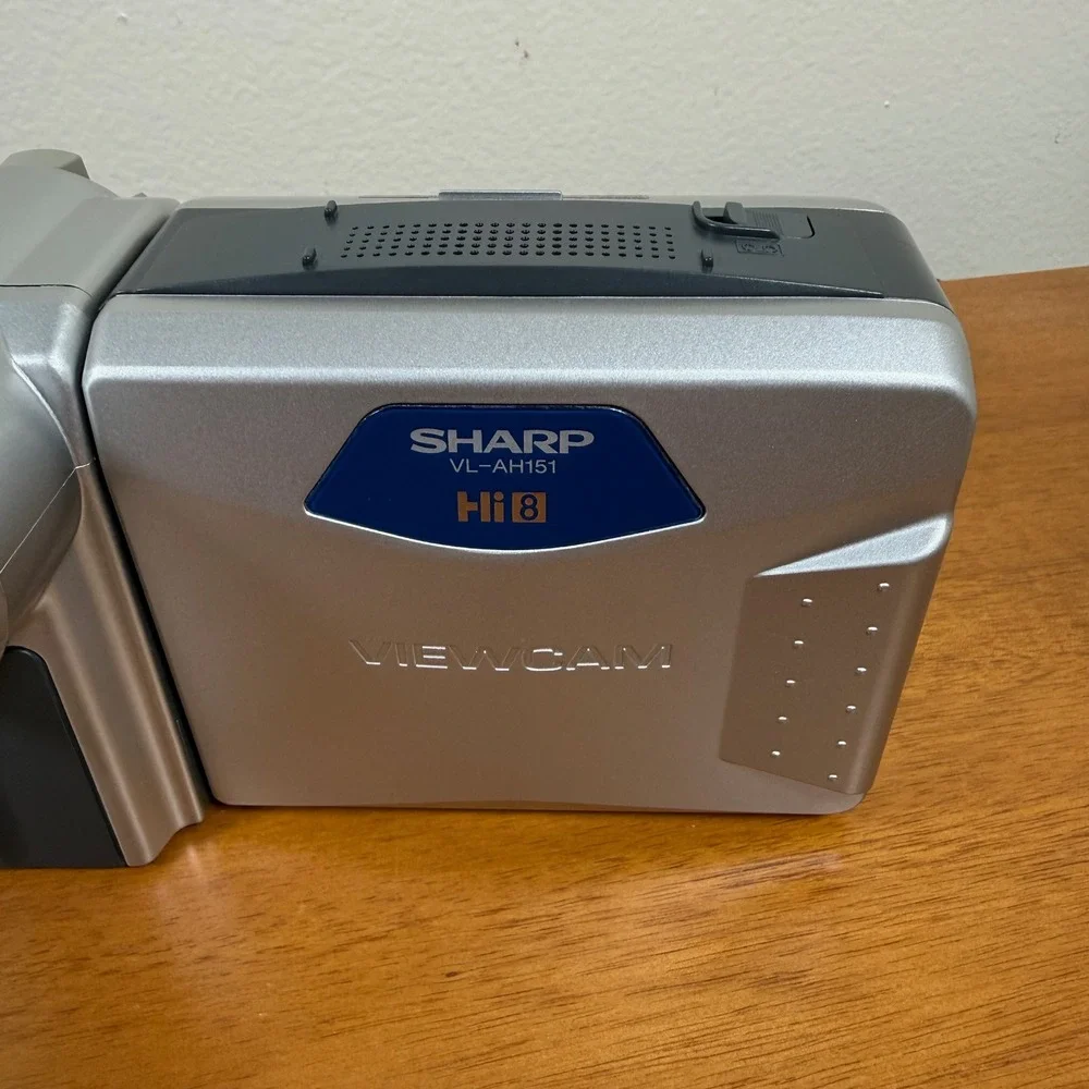 Sharp Viewcam VL-AH151 Hi8 Camcorder 400x Digital Zoom w/ Accessories No Battery